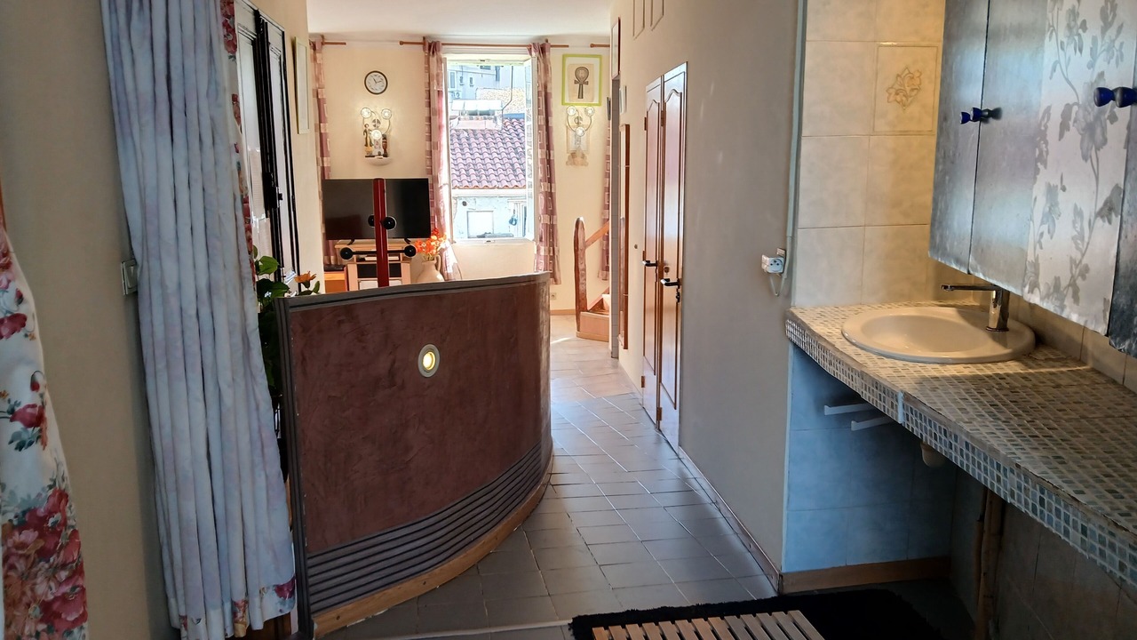 Photo of Bathroom in Noailles