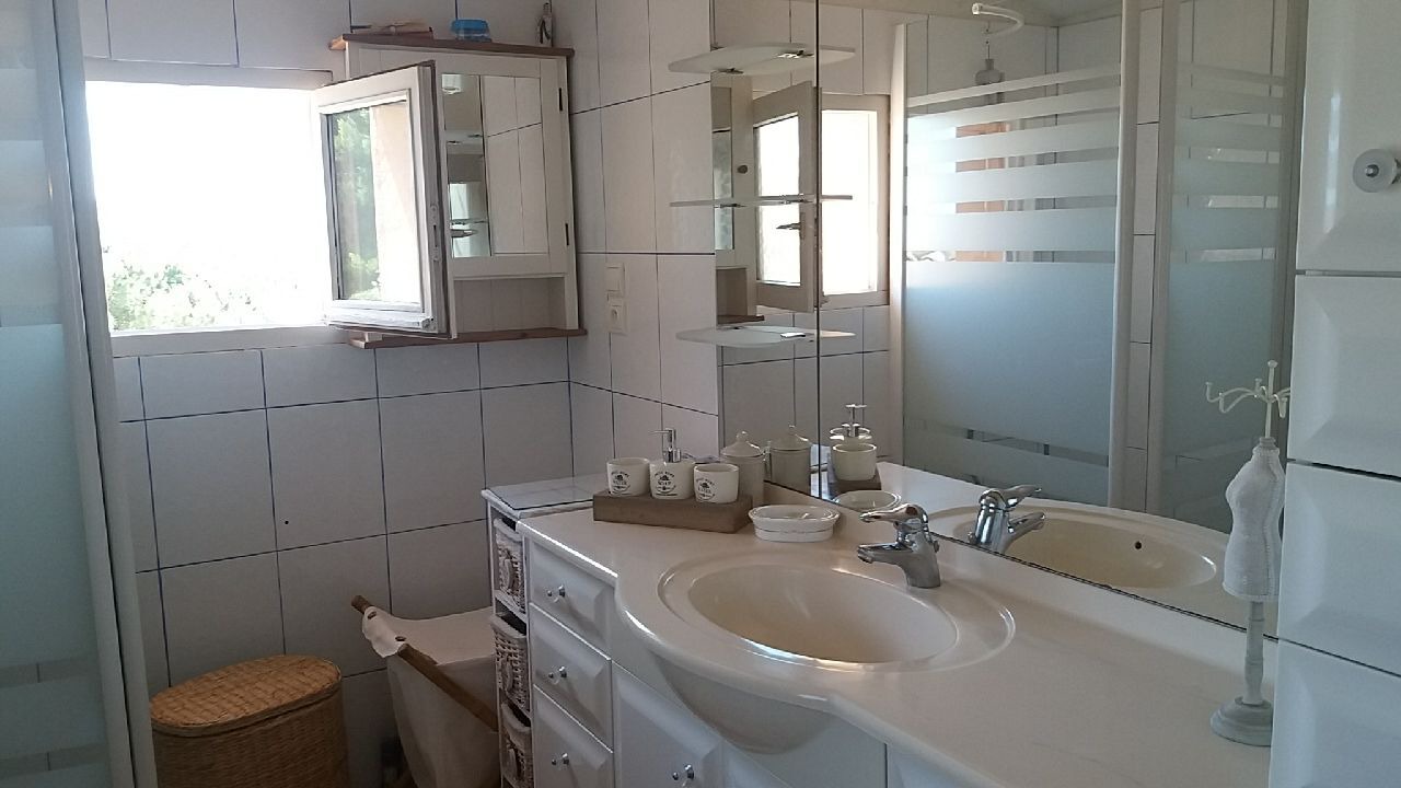 Photo of Bathroom in Ensues-la-Redonne