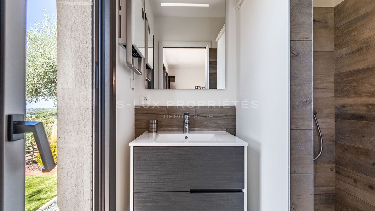 Photo of Bathroom in Ollioules