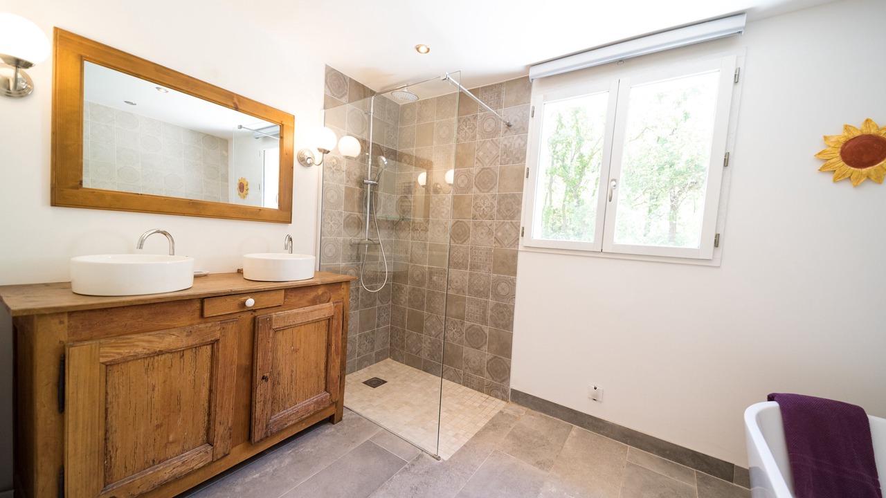 Photo of Bathroom in Lourmarin