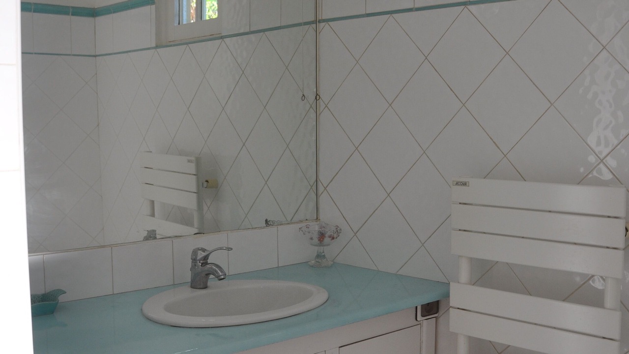 Photo of Bathroom in Ollioules
