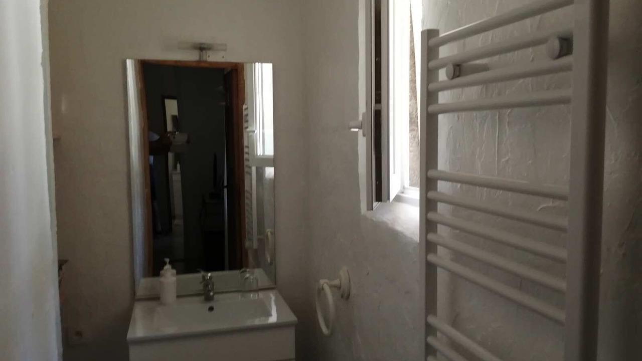 Photo of Bathroom in Tarascon