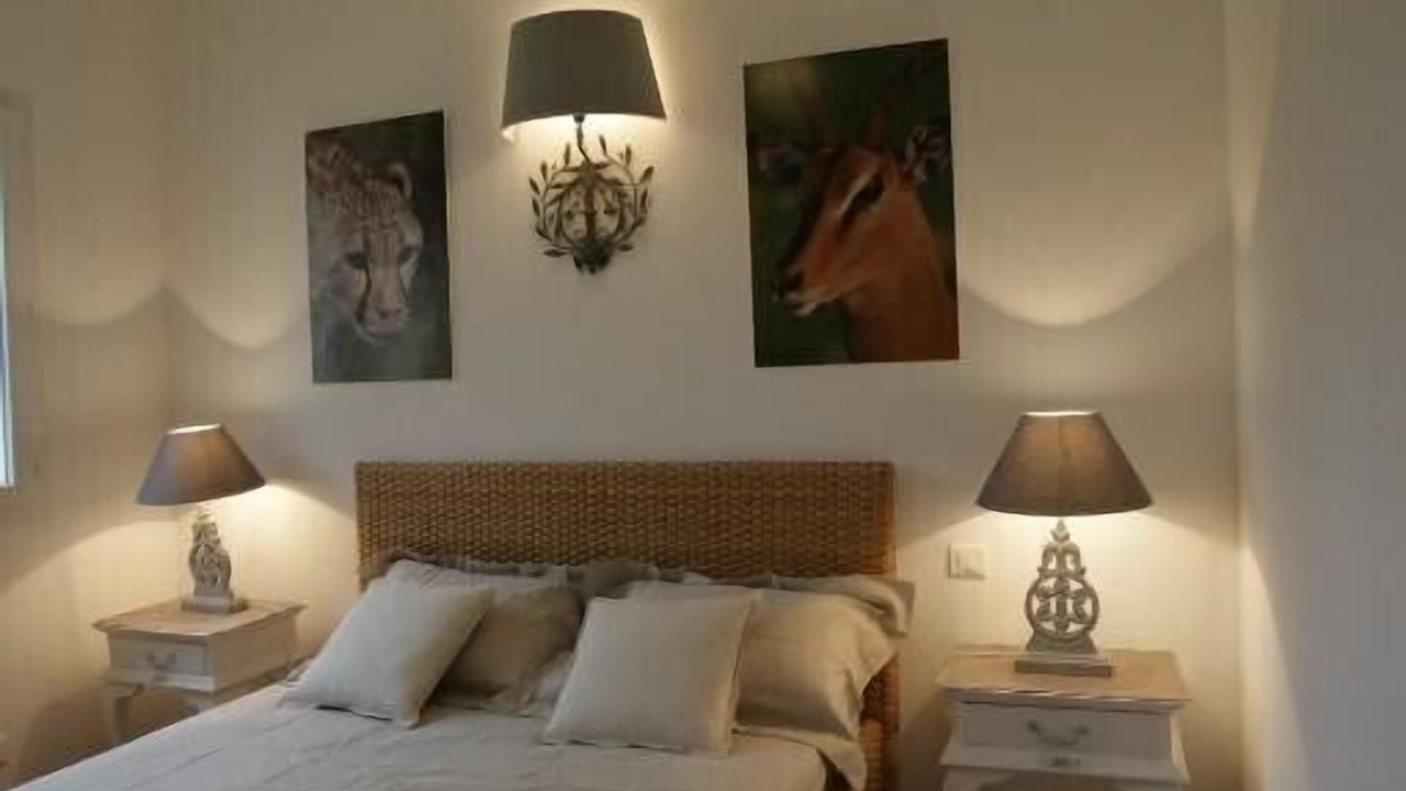 Photo of Bedroom in Orange