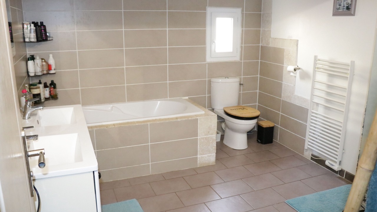 Photo of Bathroom in Puyloubier