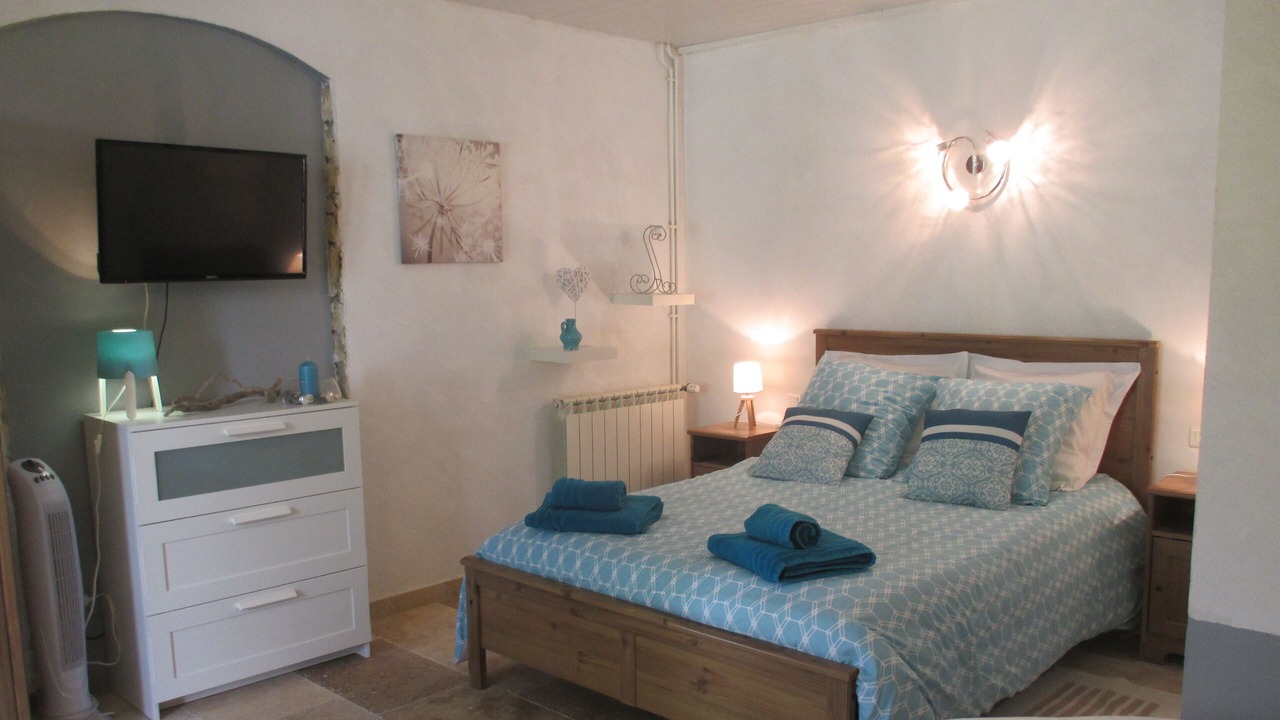 Photo of Bedroom in Noves