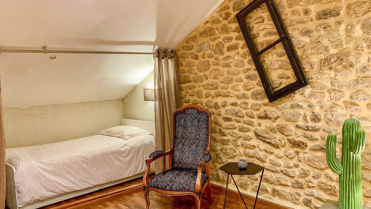 Photo of Bedroom in Suze-la-Rousse