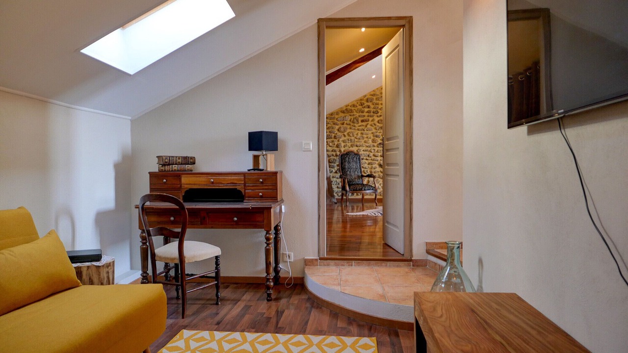 Photo of Livingroom in Suze-la-Rousse
