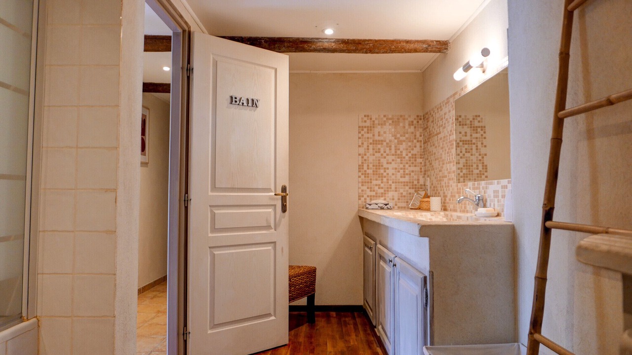 Photo of Bathroom in Suze-la-Rousse