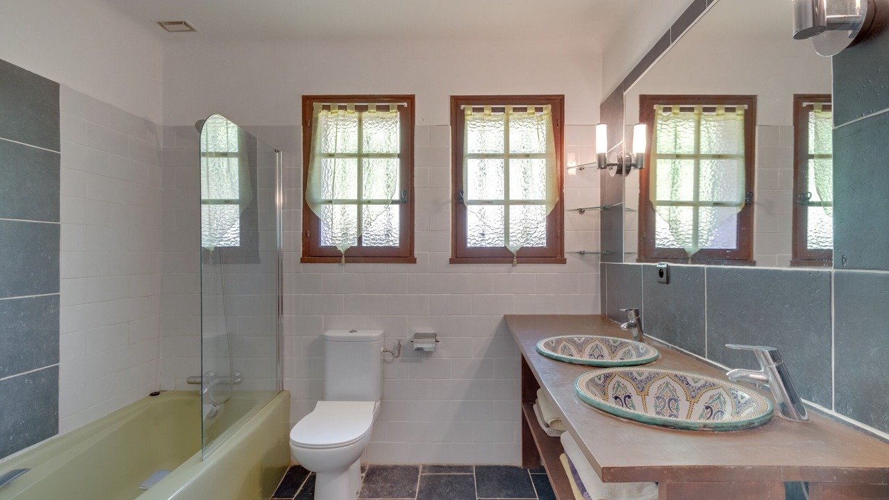 Photo of Bathroom in Flayosc