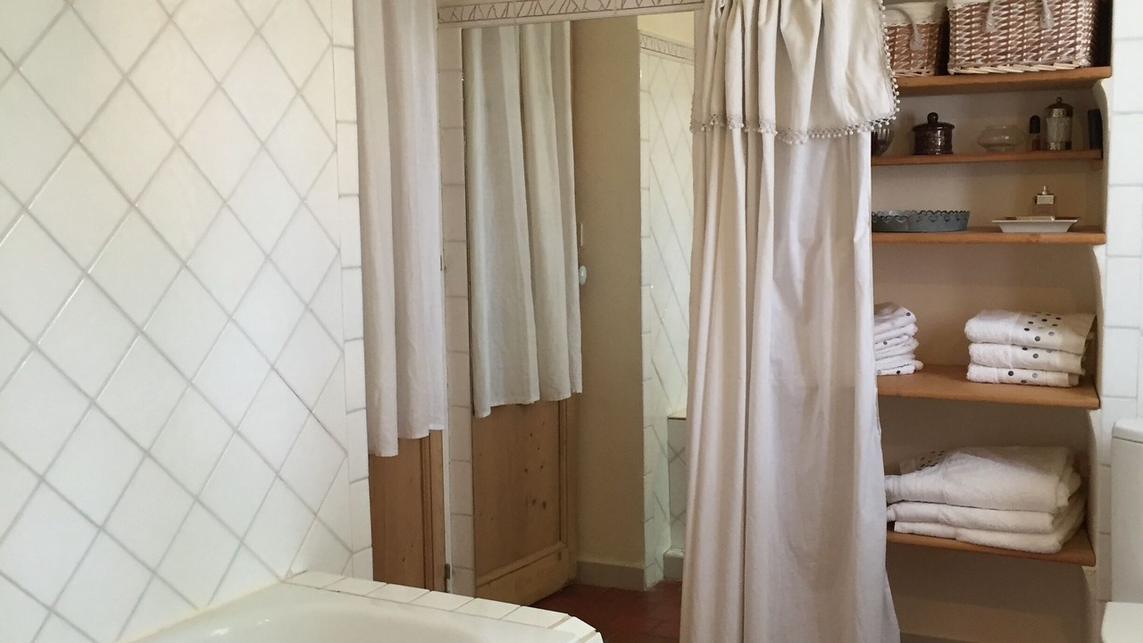 Photo of Bathroom in Orange