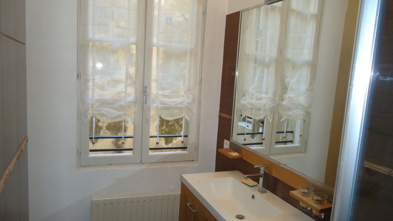 Photo of Bathroom in Avignon City Centre