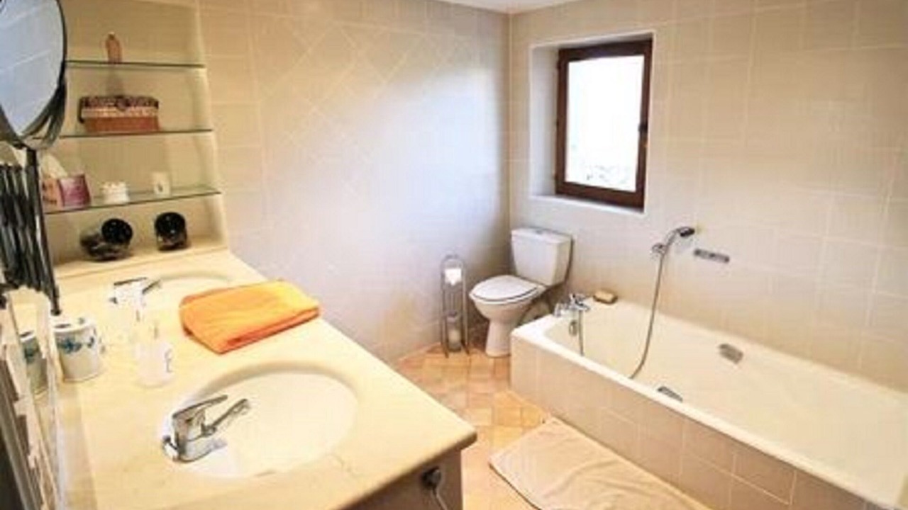 Photo of Bathroom in Cucuron