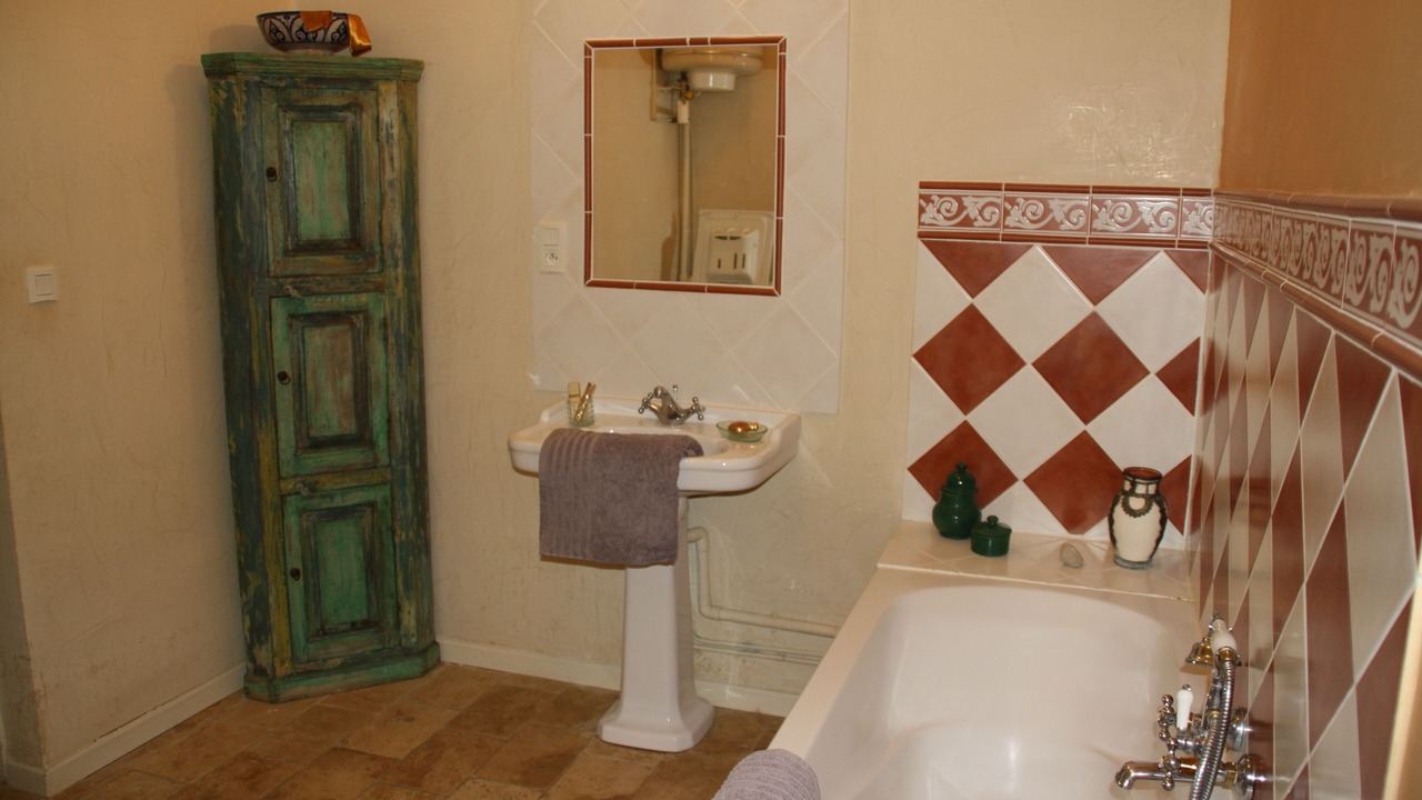 Photo of Bathroom in Molleges