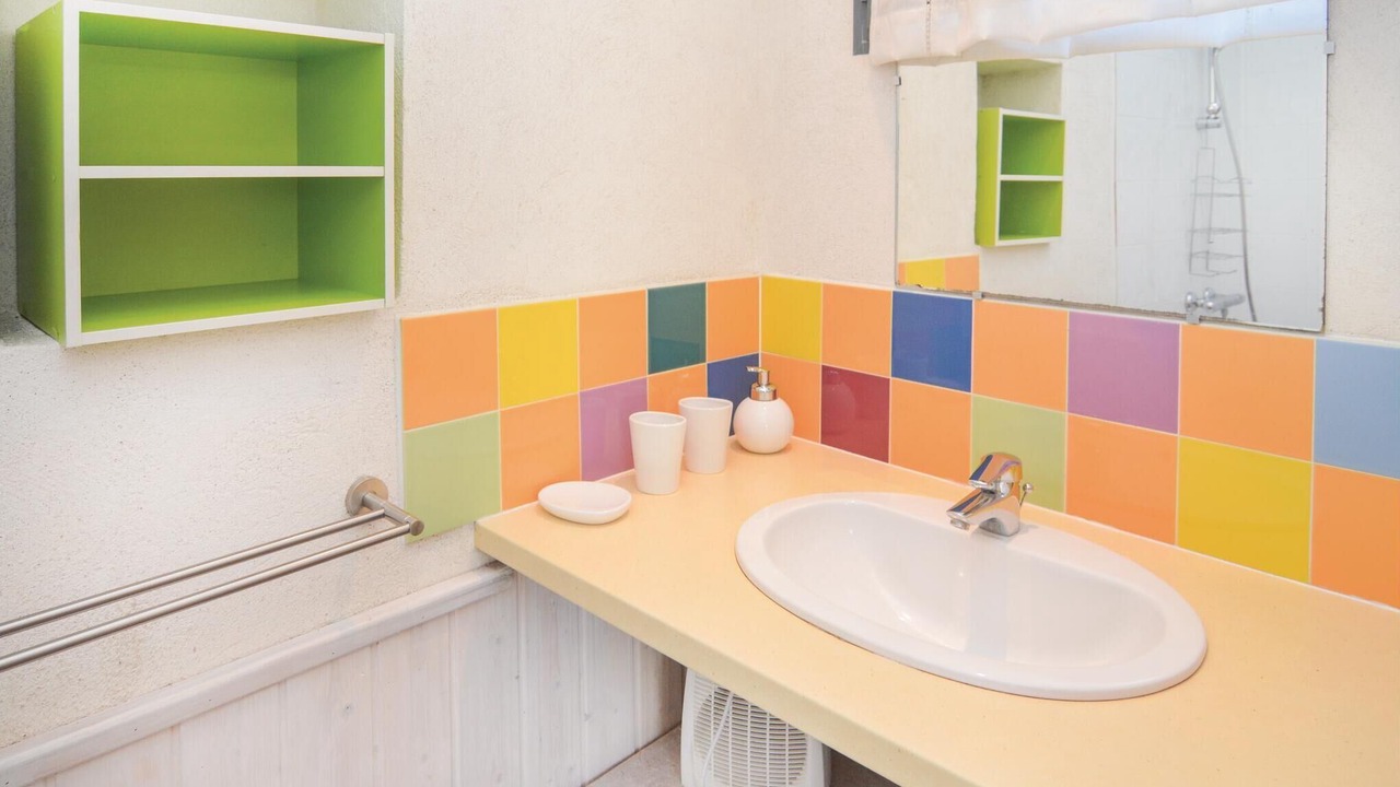 Photo of Bathroom in Pujaut