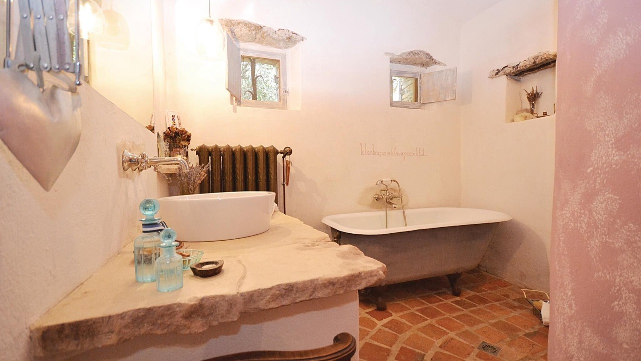 Photo of Bathroom in Saignon