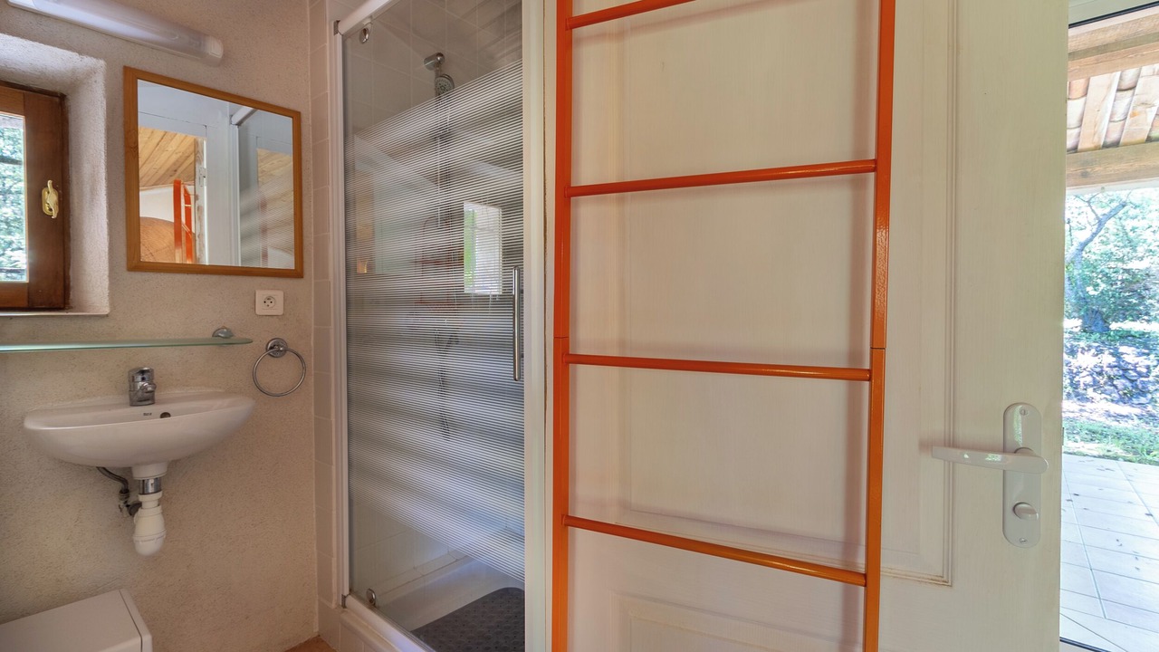 Photo of Bathroom in Claviers