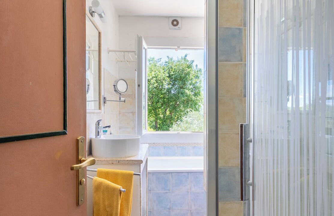 Photo of Bathroom in Claviers