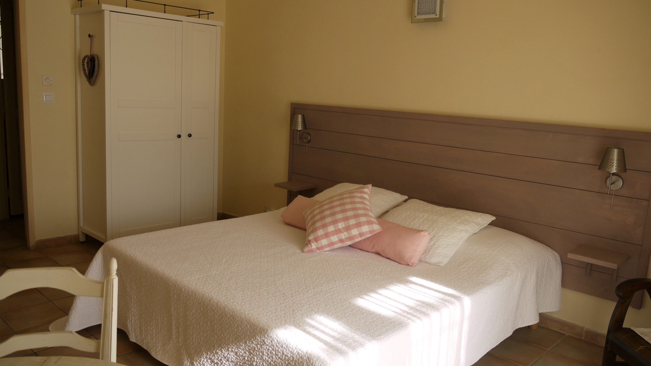 Photo of Bedroom in Maussane