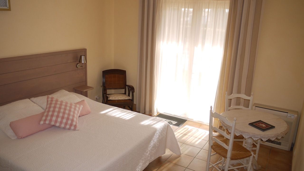 Photo of Bedroom in Maussane