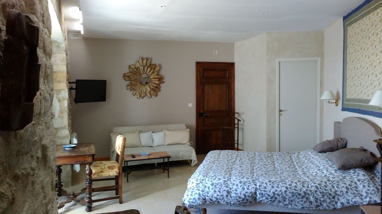 Photo of Bedroom in Chateauneuf-de-Gadagne