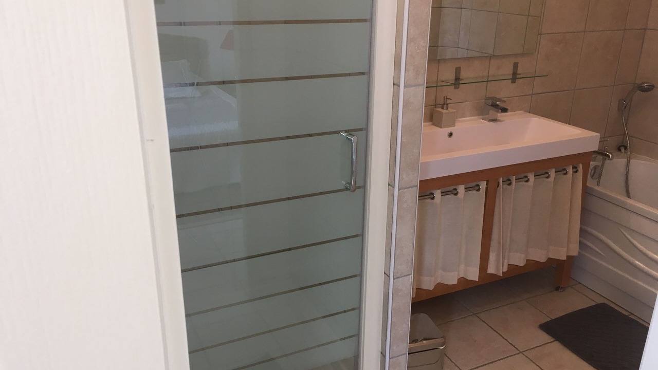 Photo of Bathroom in Sablet
