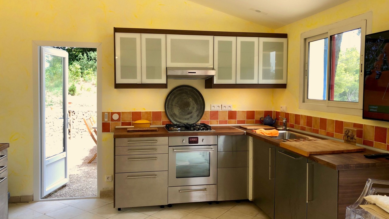 Photo of Kitchen in Saint-Hippolyte-le-Graveyron