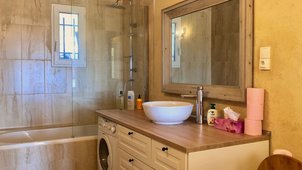 Photo of Bathroom in Saint-Hippolyte-le-Graveyron