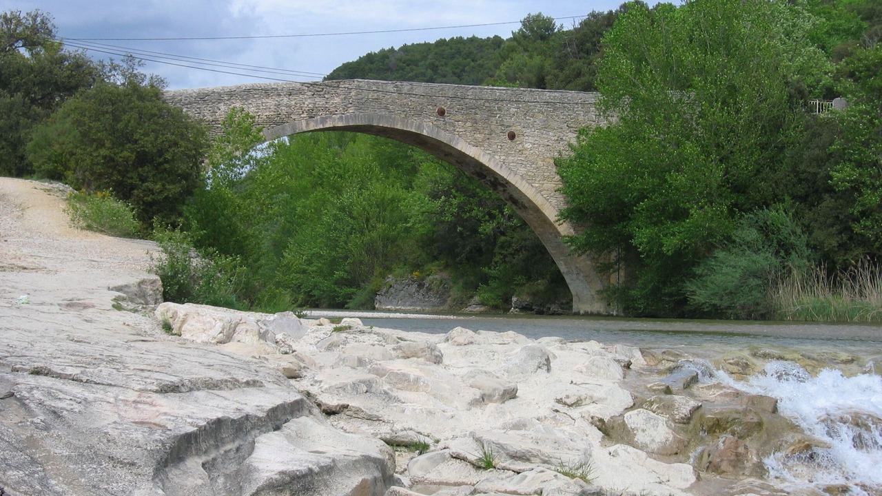 Photo of Others in Faucon