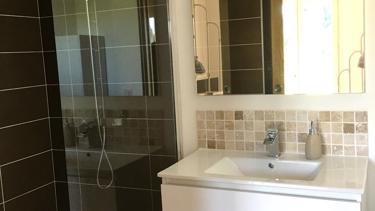 Photo of Bathroom in Velleron