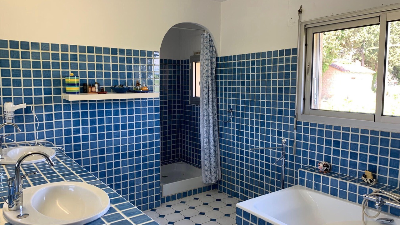 Photo of Bathroom in Caromb