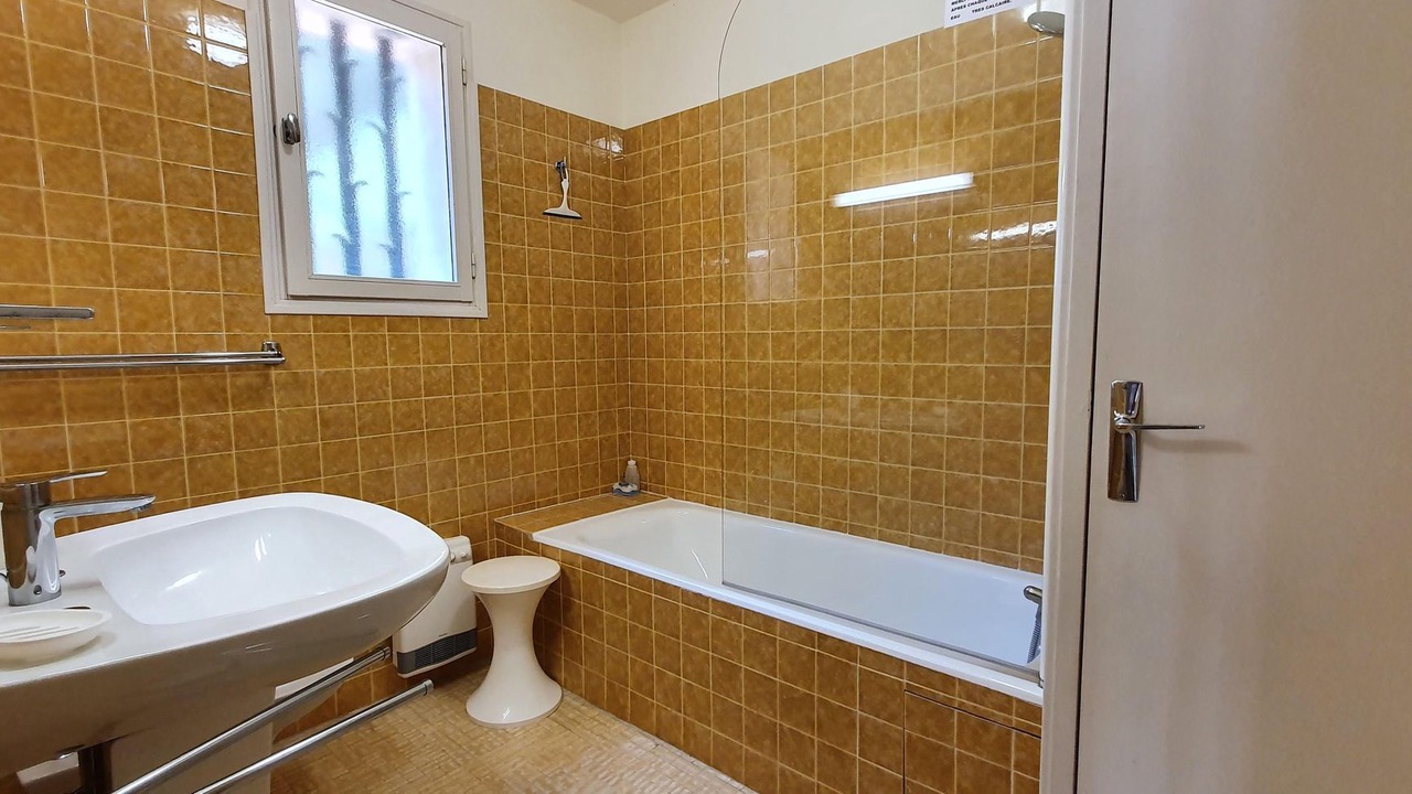 Photo of Bathroom in La Tour-d'Aigues