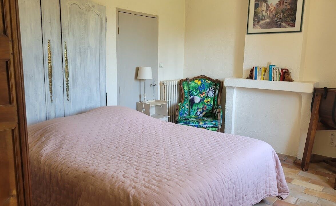 Photo of Bedroom in L'Isle-sur-la-Sorgue
