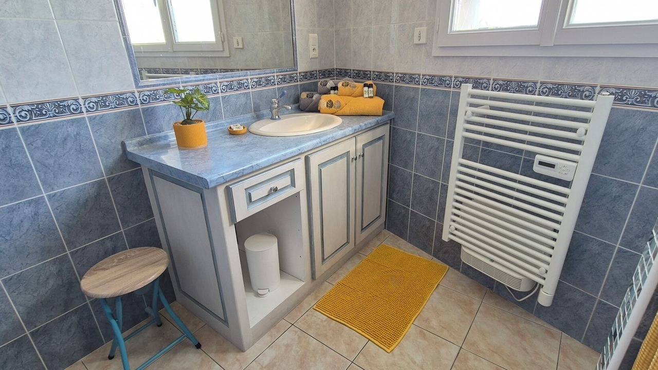 Photo of Bathroom in Comps