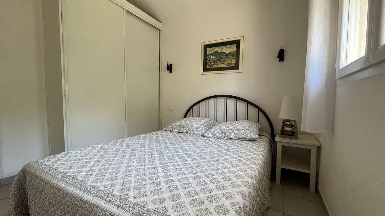 Photo of Bedroom in Maussane