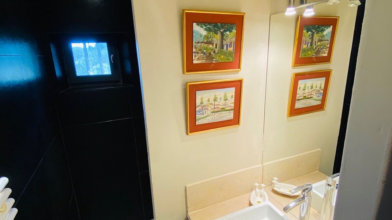 Photo of Bathroom in Lourmarin
