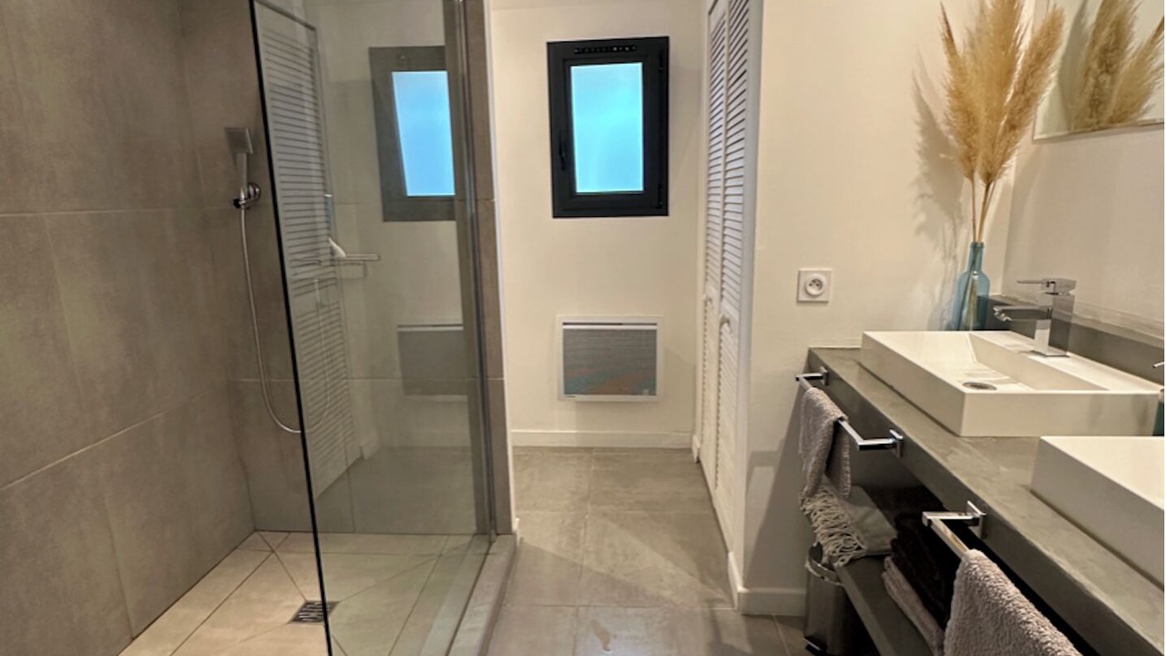 Photo of Bathroom in Istres