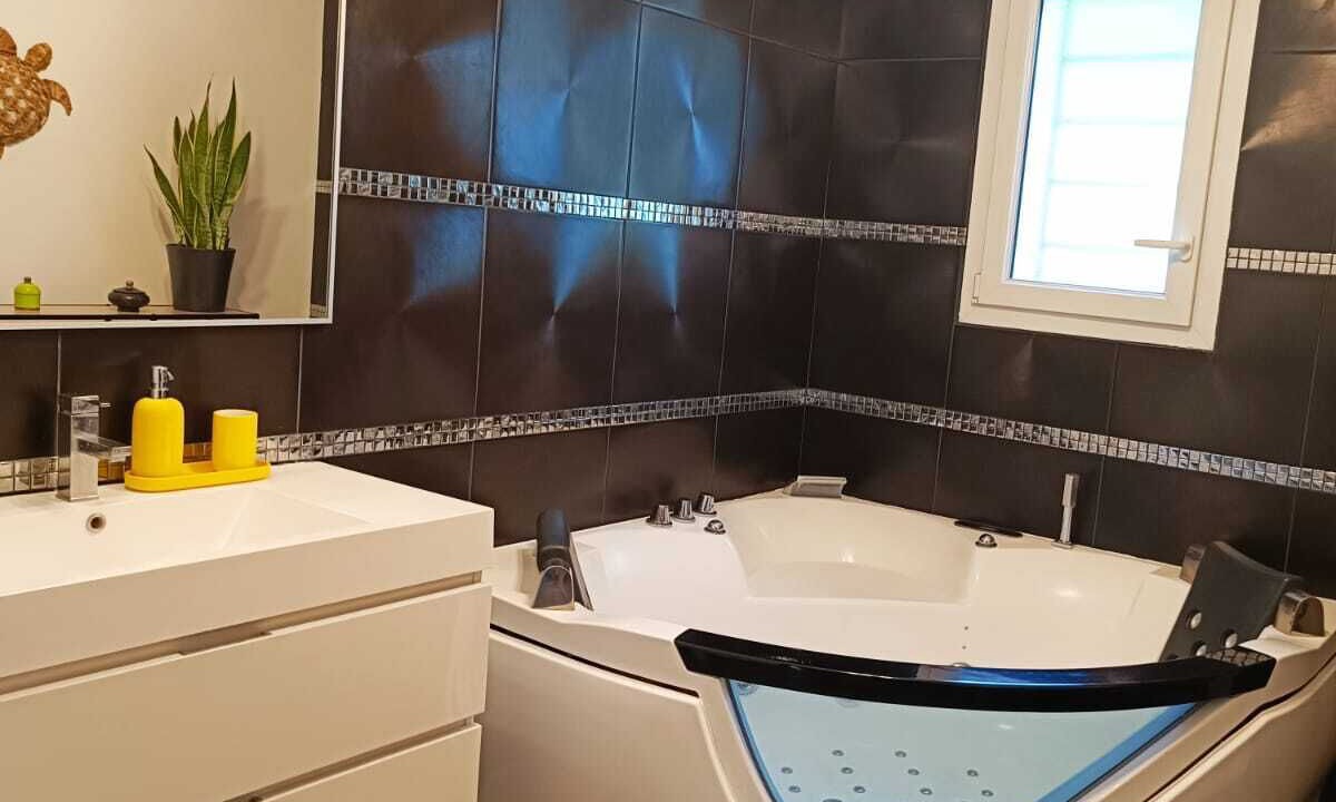 Photo of Bathroom in Ledenon