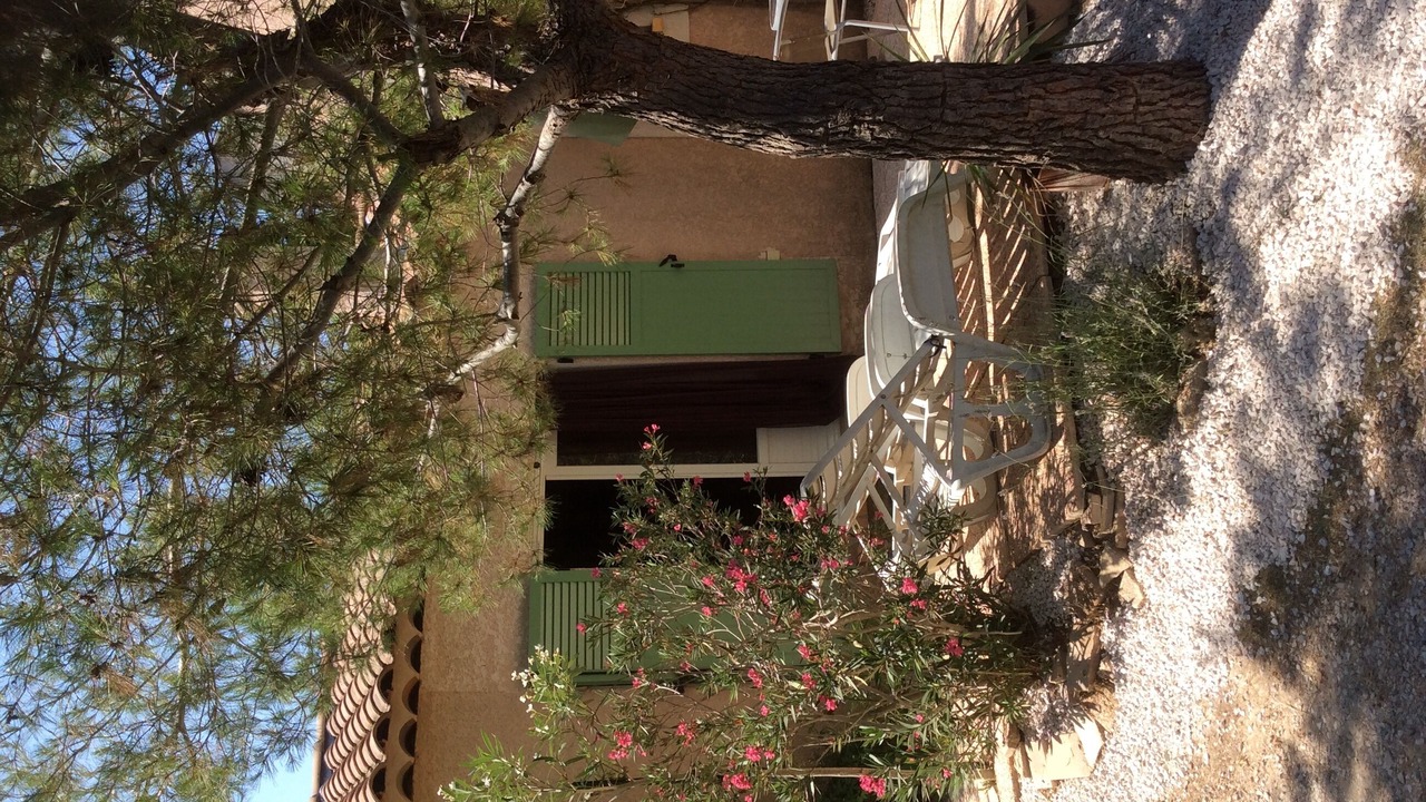 Photo of Outdoor in Saint-Mitre-les-Remparts