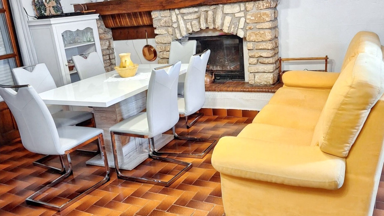 Photo of Livingroom in Lioux