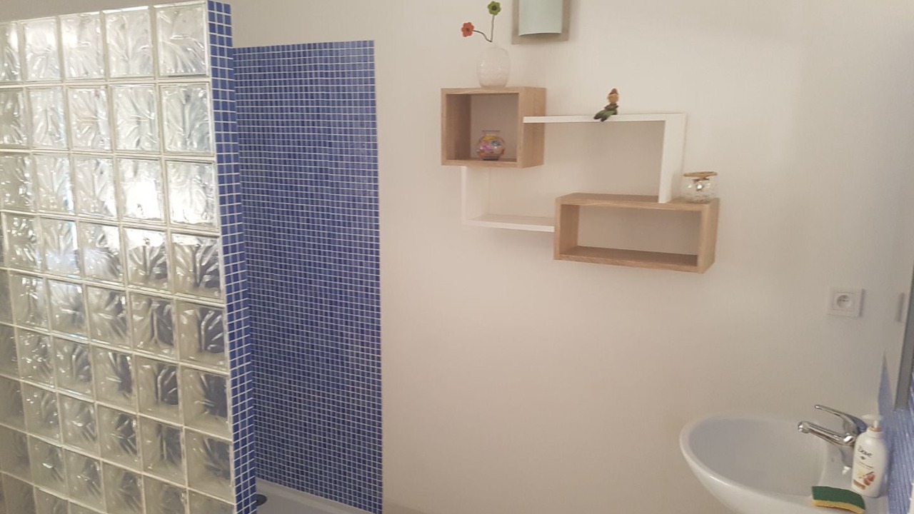 Photo of Bathroom in Neoules
