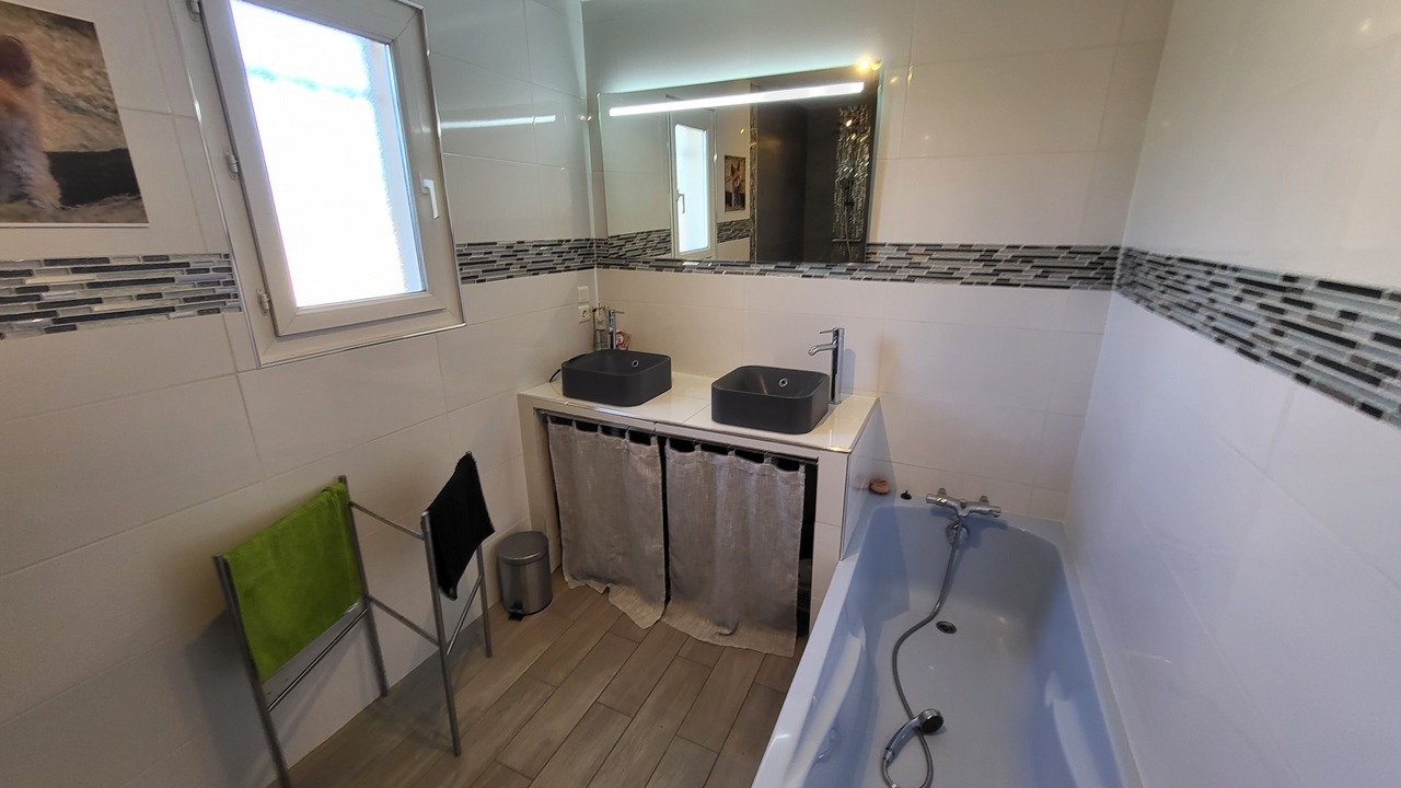 Photo of Bathroom in Malaucene