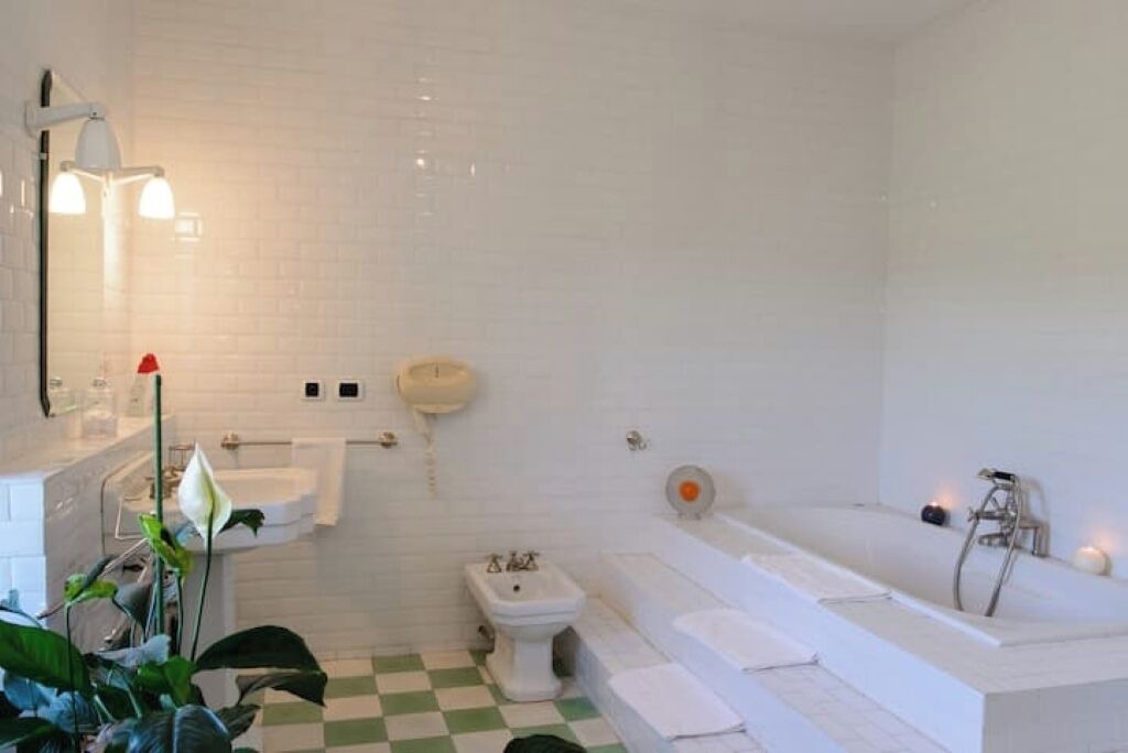 Photo of Bathroom in Tresques