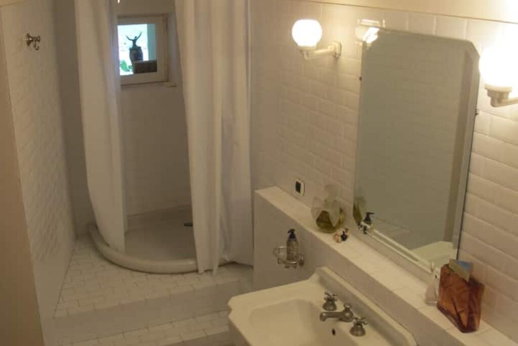Photo of Bathroom in Tresques