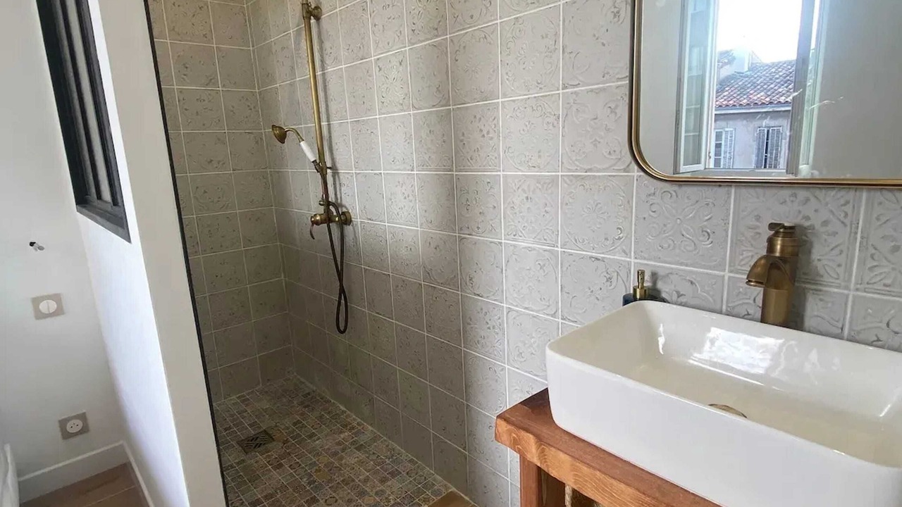 Photo of Bathroom in Les Cinq Avenues