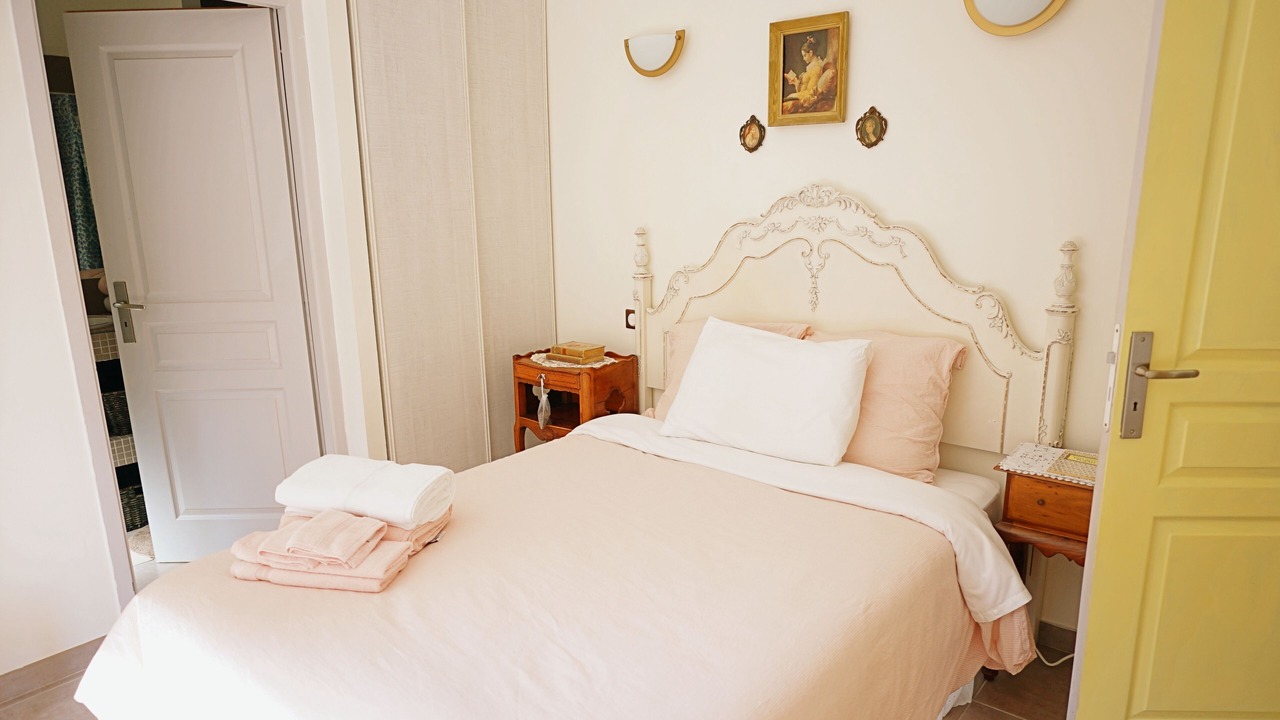 Photo of Bedroom in Montfavet