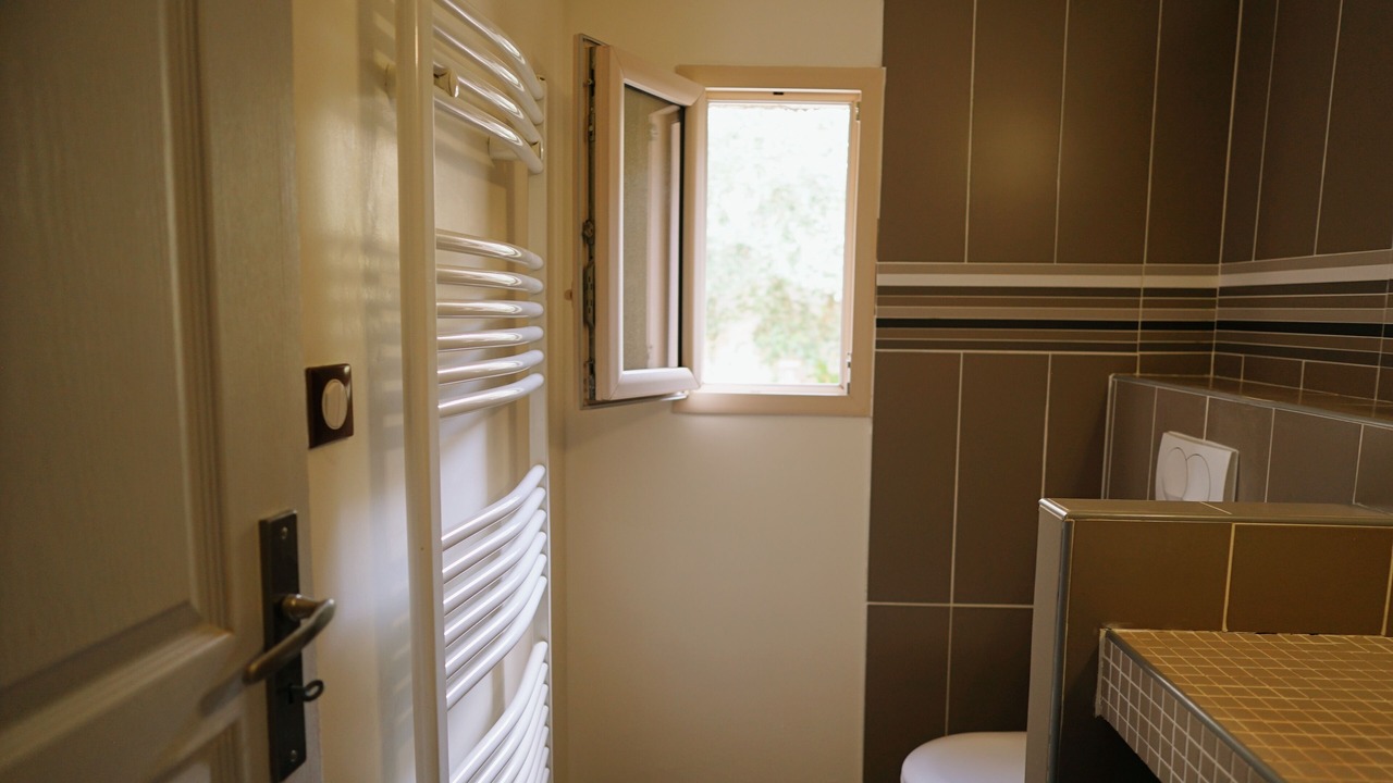 Photo of Bathroom in Montfavet