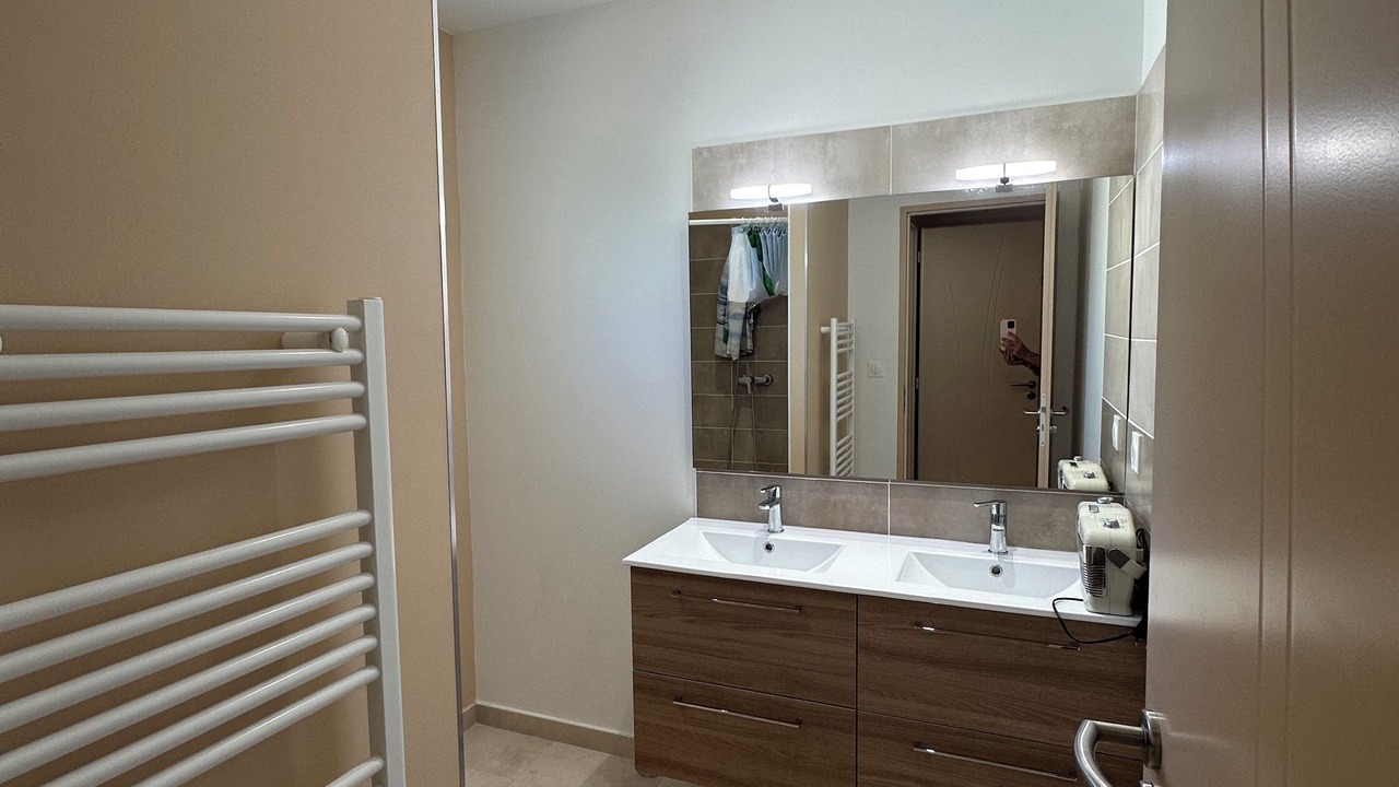 Photo of Bathroom in Redessan