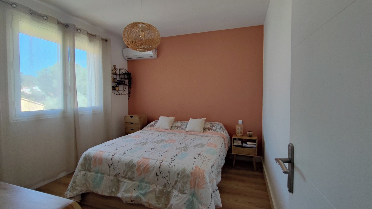 Photo of Bedroom in Ensues-la-Redonne