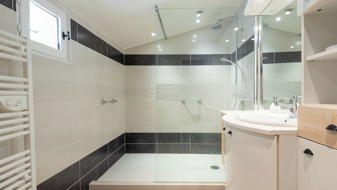 Photo of Bathroom in Ledenon