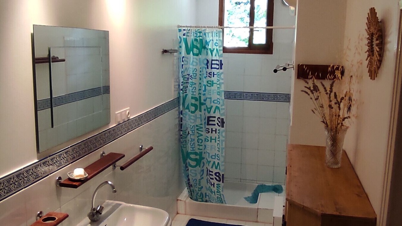 Photo of Bathroom in Entrechaux